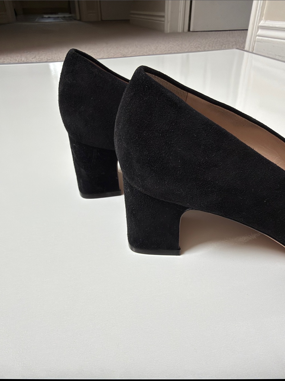 Stuart Weitzman's  lack suede Pumps - Picture 4 of 8